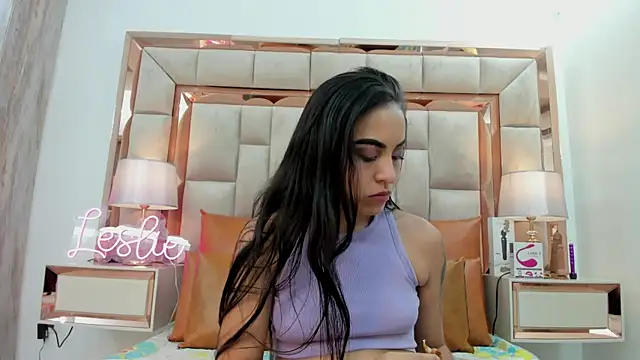 Leslie Bussh  online show from October 7, 2025, 7:48 pm