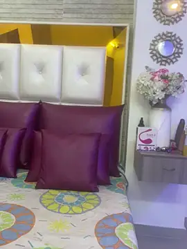 Leslie Bussh  online show from April 19, 2026, 4:52 pm