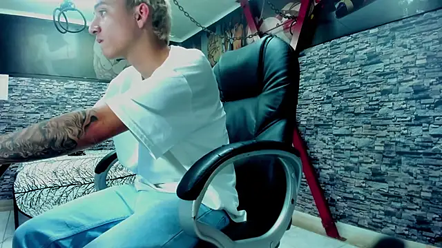 Snapshot of weesley_boy chatting on September 29, 2025, 11:21 pm weesley boy online show from September 29, 2025, 11:21 pm