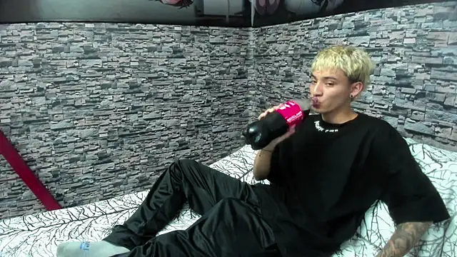 Snapshot of weesley_boy chatting on September 13, 2025, 9:48 pm weesley boy online show from September 13, 2025, 9:48 pm