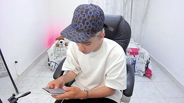 Snapshot of weesley_boy chatting on September 27, 2025, 3:34 am weesley boy online show from September 27, 2025, 3:34 am