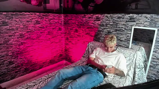 Snapshot of weesley_boy chatting on September 17, 2025, 11:40 pm weesley boy online show from September 17, 2025, 11:40 pm