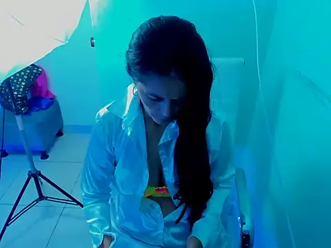 ZARAY 1118 online show from October 7, 2025, 7:15 pm