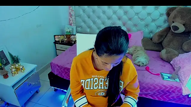 ZARAY 1118 online show from September 17, 2025, 11:29 pm