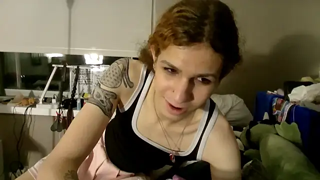 cuddlyavenue online show from October 18, 2025, 1:07 am