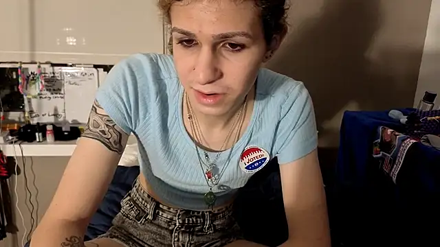 cuddlyavenue online show from November 5, 2025, 2:03 am