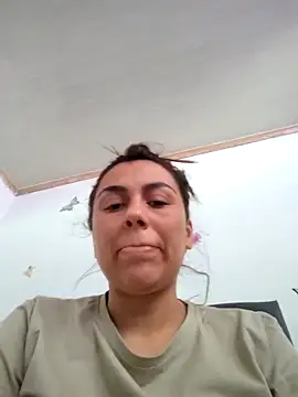 vanessa-titisM online show from April 12, 2026, 4:43 pm