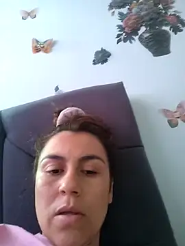 vanessa-titisM online show from April 18, 2026, 7:58 pm