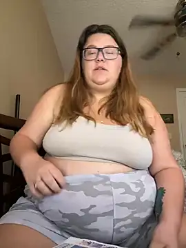 Snapshot of amberlynntun chatting on November 7, 2025, 5:28 pm amberlynntun online show from November 7, 2025, 5:28 pm