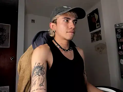 guynextdo0r online show from September 28, 2025, 9:44 pm