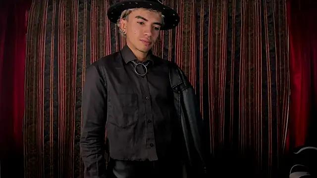 guynextdo0r online show from November 11, 2025, 8:58 pm