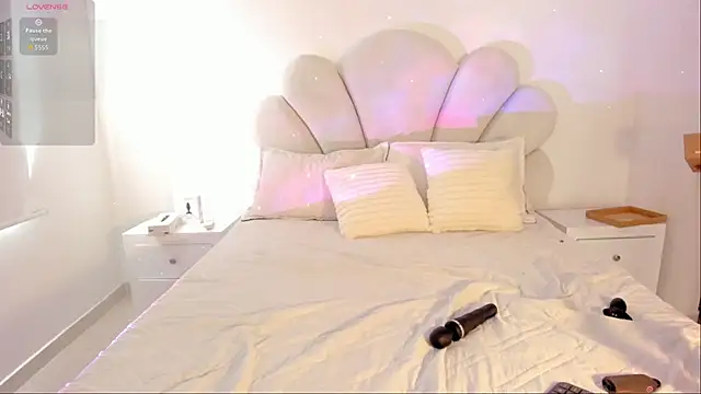 AliisonWells online show from April 5, 2026, 8:37 pm