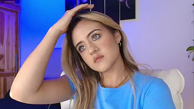 Snapshot of MaryMoon_ chatting on October 18, 2025, 10:12 pm MaryMoon online show from October 18, 2025, 10:12 pm