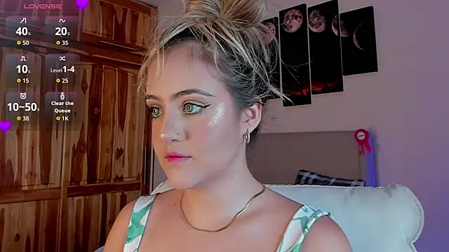 Snapshot of MaryMoon_ chatting on September 28, 2025, 9:22 pm MaryMoon online show from September 28, 2025, 9:22 pm