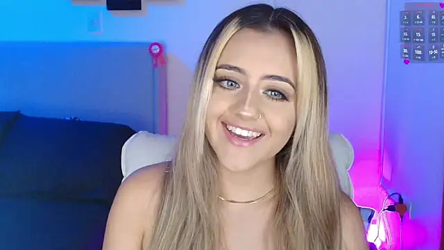 Snapshot of MaryMoon_ chatting on October 5, 2025, 9:16 pm MaryMoon online show from October 5, 2025, 9:16 pm