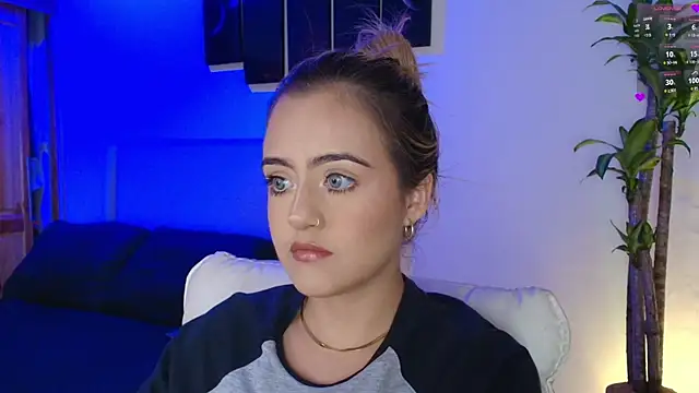 Snapshot of MaryMoon_ chatting on October 8, 2025, 10:54 pm MaryMoon online show from October 8, 2025, 10:54 pm