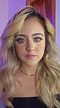 Snapshot of MaryMoon_ chatting on September 23, 2025, 1:34 am MaryMoon online show from September 23, 2025, 1:34 am