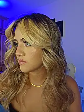 Snapshot of MaryMoon_ chatting on September 22, 2025, 1:22 am MaryMoon online show from September 22, 2025, 1:22 am