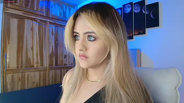 Snapshot of MaryMoon_ chatting on October 12, 2025, 7:15 pm MaryMoon online show from October 12, 2025, 7:15 pm