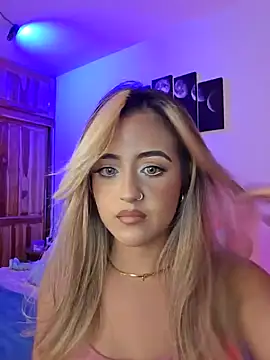 Snapshot of MaryMoon_ chatting on September 16, 2025, 12:44 am MaryMoon online show from September 16, 2025, 12:44 am