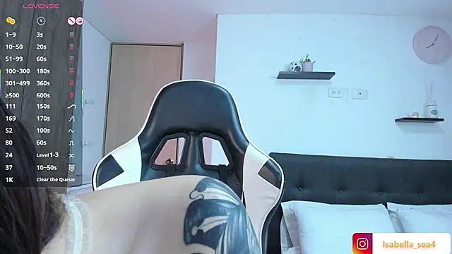 isabella sea  online show from October 4, 2025, 1:07 am