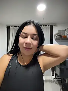 Snapshot of IrisDuvall chatting on May 14, 2026, 11:35 pm IrisDuvall online show from May 14, 2026, 11:35 pm