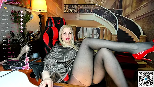 Nina Devillle online show from March 18, 2026, 10:43 pm