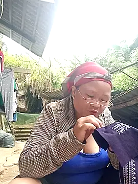 riso-00 online show from October 15, 2025, 3:05 am