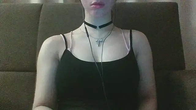 Snapshot of Avenyya chatting on July 14, 2026, 5:19 pm Avenyya online show from July 14, 2026, 5:19 pm