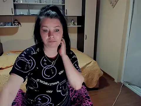 Snapshot of Soffy_Skye chatting on May 4, 2026, 5:11 am Soffy Skye online show from May 4, 2026, 5:11 am
