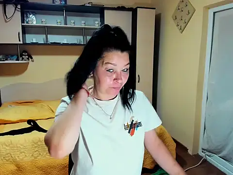 Snapshot of Soffy_Skye chatting on May 12, 2026, 5:26 am Soffy Skye online show from May 12, 2026, 5:26 am