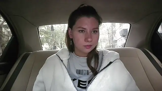 YourEmilie online show from October 6, 2025, 2:29 pm