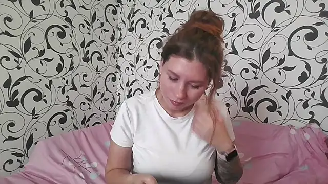 YourEmilie online show from October 8, 2025, 8:05 am