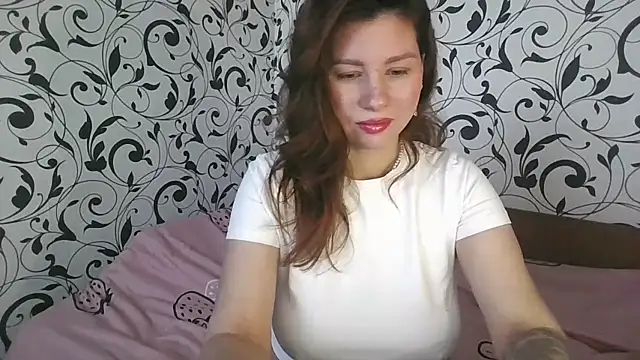 Snapshot of YourEmilie chatting on January 19, 2026, 12:42 pm YourEmilie online show from January 19, 2026, 12:42 pm