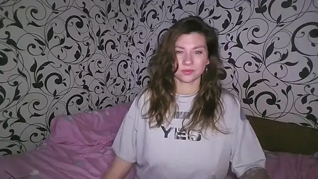 Snapshot of YourEmilie chatting on February 15, 2026, 1:32 pm YourEmilie online show from February 15, 2026, 1:32 pm