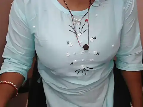 Snapshot of bold_naina chatting on December 22, 2025, 4:01 am bold naina online show from December 22, 2025, 4:01 am