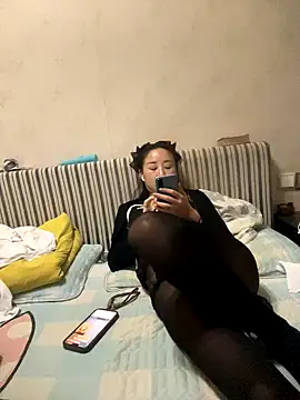 xiuchun100 online show from October 2, 2025, 3:37 pm