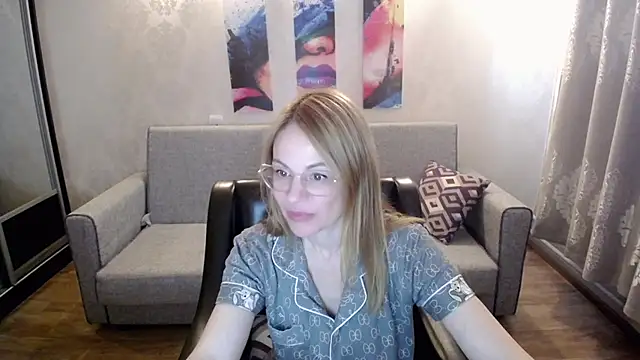 shy hot cat online show from September 22, 2025, 10:21 am