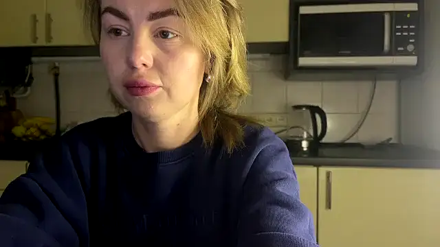 MartaLuna  online show from April 8, 2026, 7:37 pm