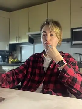 MartaLuna  online show from April 9, 2026, 7:20 pm