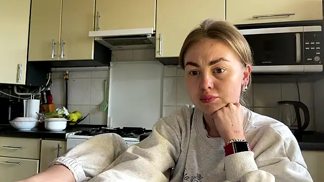 Snapshot of MartaLuna_ chatting on May 1, 2026, 2:00 pm MartaLuna online show from May 1, 2026, 2:00 pm