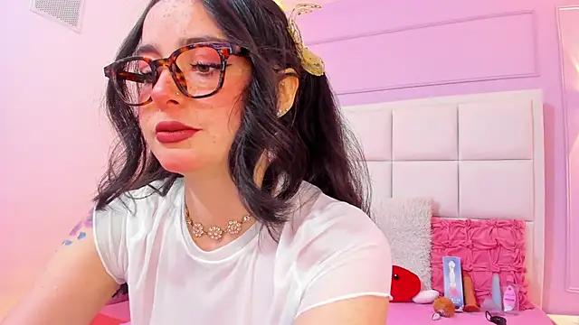 Ashleypetit online show from February 17, 2026, 12:46 pm