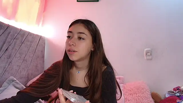 kimmy vegga2 online show from September 25, 2025, 2:23 pm