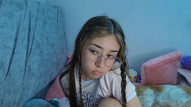 kimmy vegga2 online show from November 14, 2025, 4:49 am