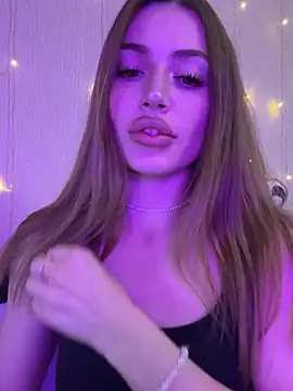 Elizabeth Tay online show from November 19, 2025, 5:02 pm