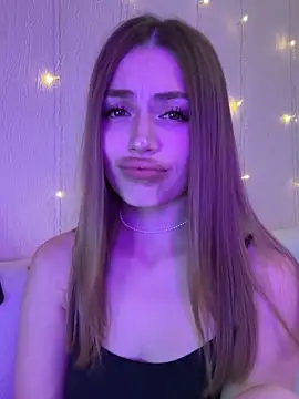 Elizabeth Tay online show from November 20, 2025, 5:57 pm