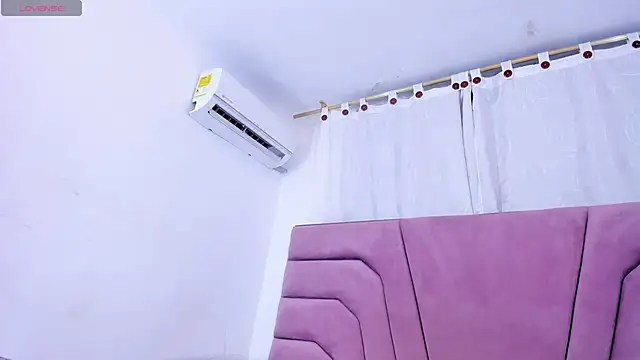 miajhonsonx online show from April 15, 2026, 6:01 pm