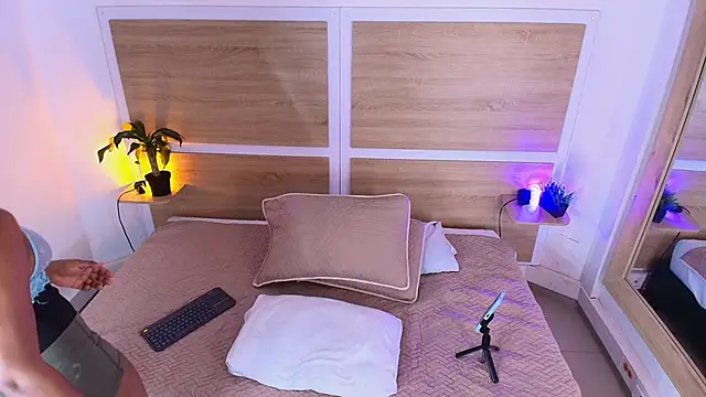 ValeryCortezm online show from January 8, 2026, 12:44 pm