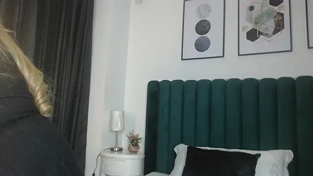 VictoriaQueen Fg online show from October 2, 2025, 12:41 pm