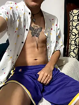 NaytonFreeman online show from September 23, 2025, 2:18 am